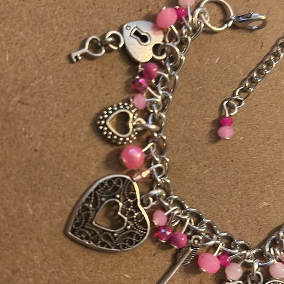❤️Valentine’s Day charm bracelet ❤️ SOLD!! - Picture 3 of 4